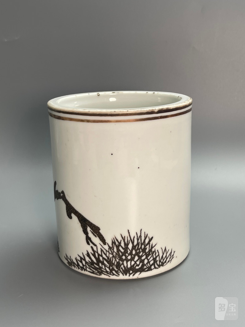 清同治  刻瓷描金苍松图笔筒 - 图5